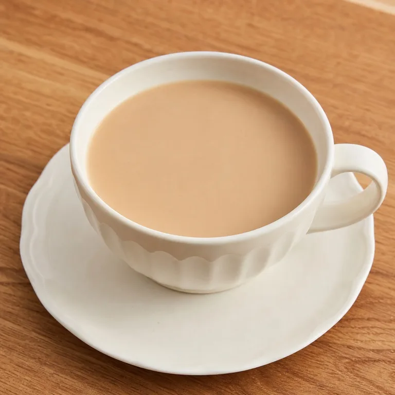 Té con leche clásico caliente