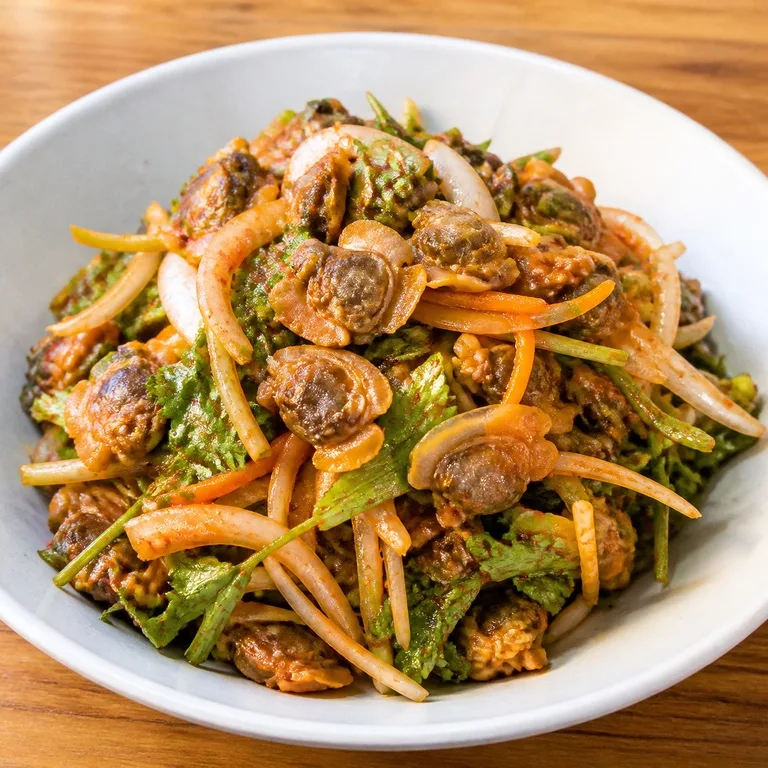 កូម៉ាក់ឆេសូមូឈីម (ញាំខ្យង និងបន្លែ)