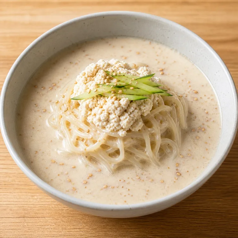 ก๋วยเตี๋ยวน้ำเต้าหู้ใส่งาและเต้าหู้