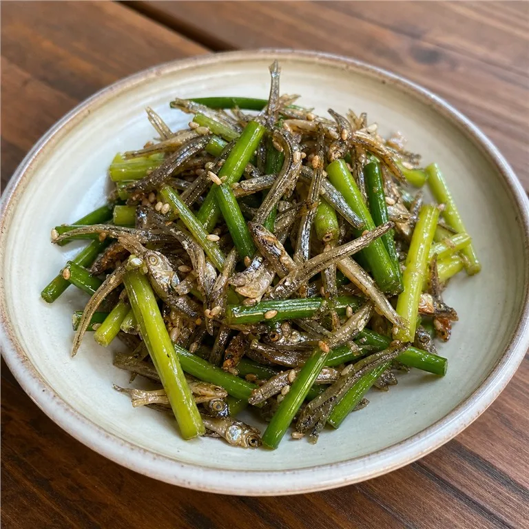 마늘종멸치