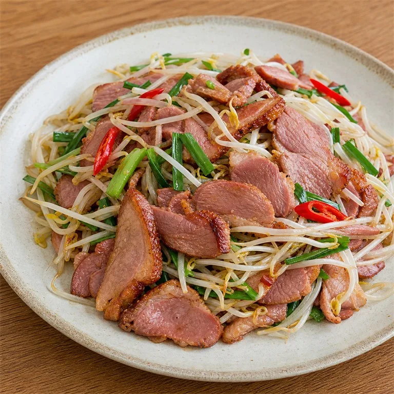 燻製合鴨ともやしの炒め物