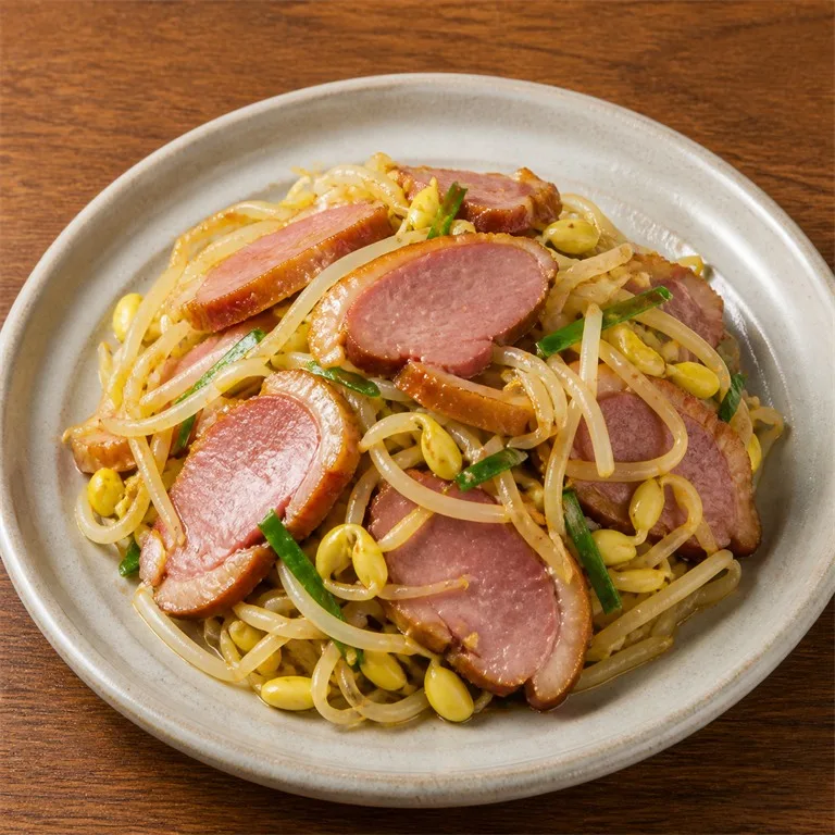 燻製合鴨と豆もやしの煮物