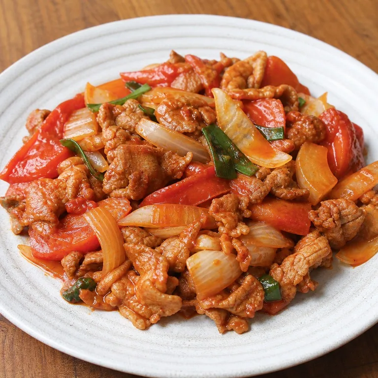 เนื้อและมะเขือเทศ