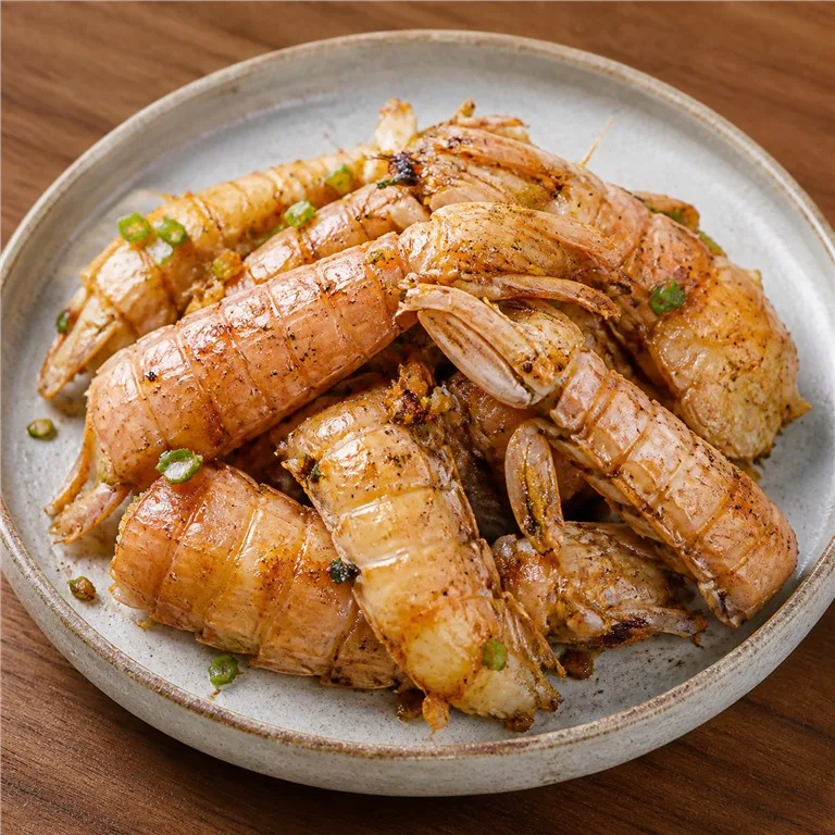 กุ้งตั๊กแตนผัดเนยและเหล้า