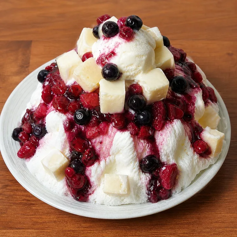 Колотый лёд с сыром и ягодным желе