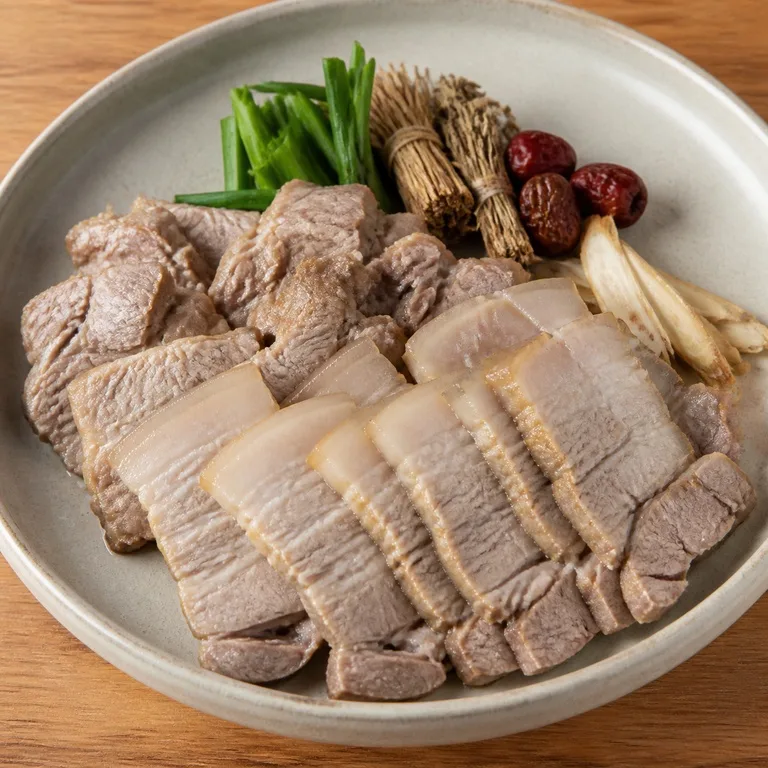 សាច់ជ្រូកស្ងោរថ្នាំបុរាណ