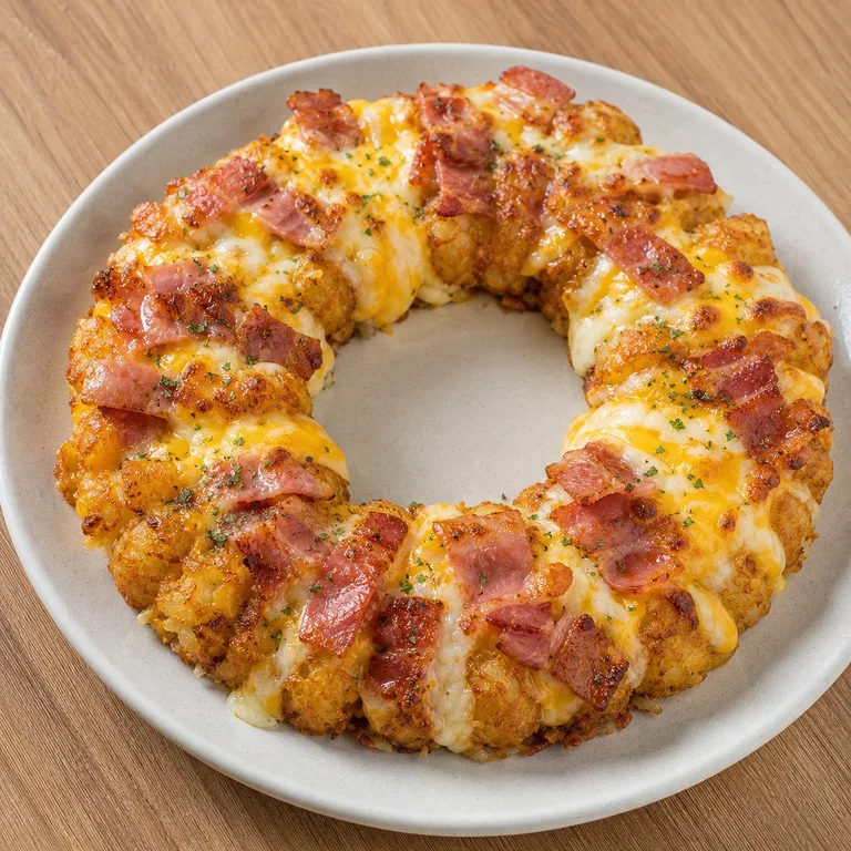 Pizza de Hash Browns y Tocino Aro de Queso